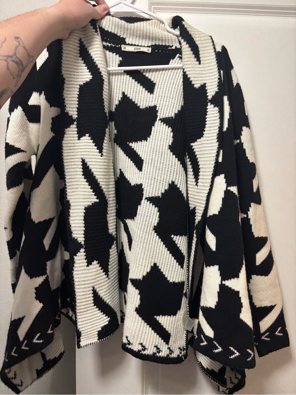 Sioni Black & White Geometric Open-Front Cardigan